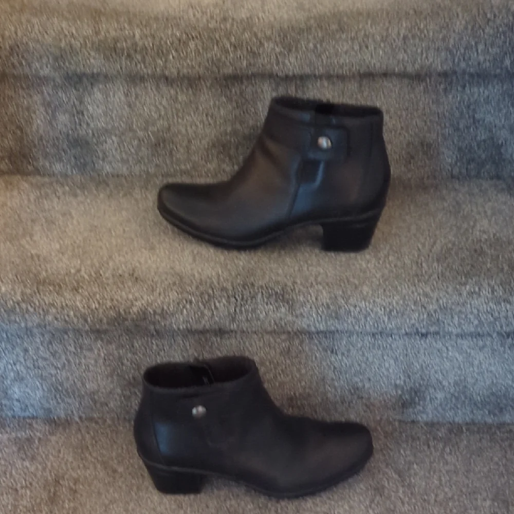 Clarks Black Leather Ankle Boots Minimalist Design